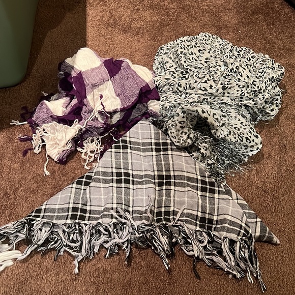 Bundle of 7 Scarves - Picture 9 of 9